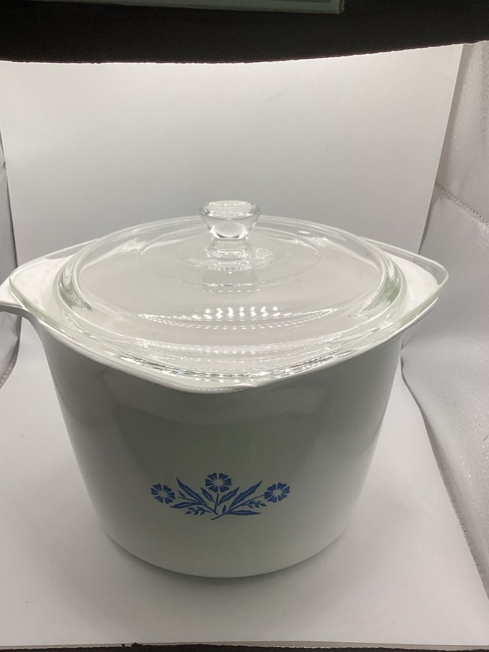vintage 2-quart Corning Ware Blue Cornflower saucemaker with a glass lid